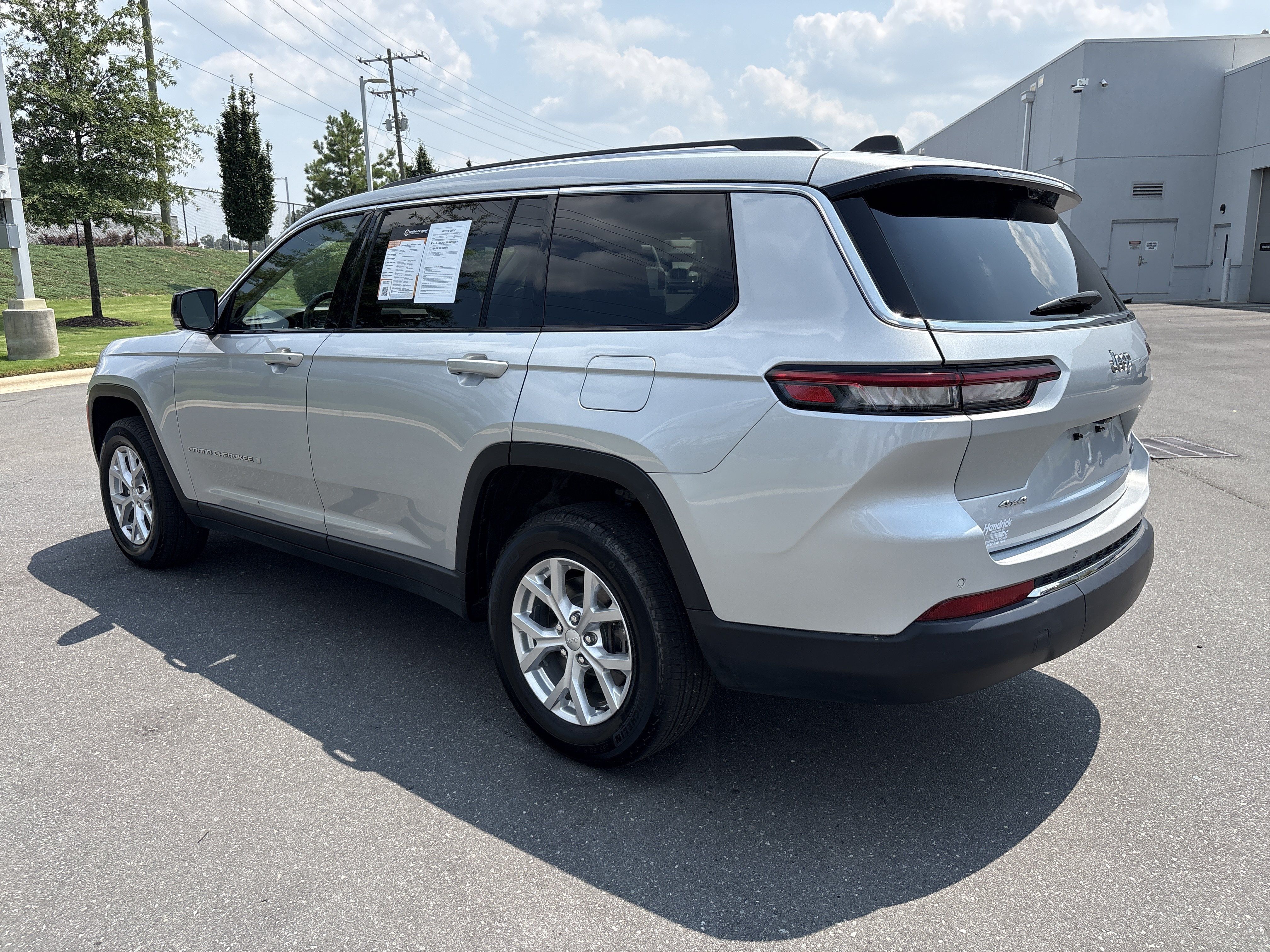 Used 2023 Jeep Grand Cherokee L Limited w/ Luxury Tech Group II AWD/4WD image 7