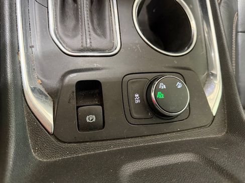 Used 2020 Chevrolet Traverse LT w/ LT Premium Package AWD/4WD image 6