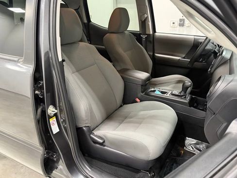 Used 2019 Toyota Tacoma SR image 33