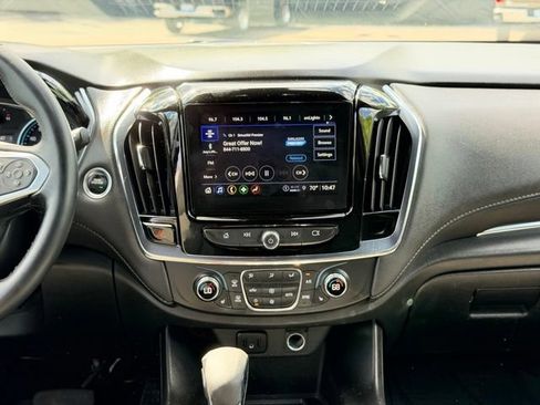 Used 2023 Chevrolet Traverse LT FWD image 23