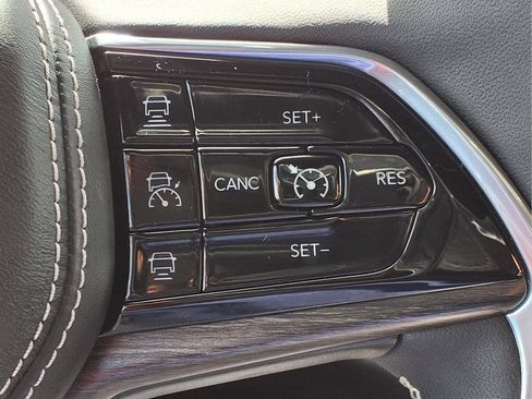 Used 2025 Jeep Grand Cherokee L Overland AWD/4WD image 18
