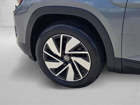 Used 2025 Volkswagen Atlas SE FWD image 24