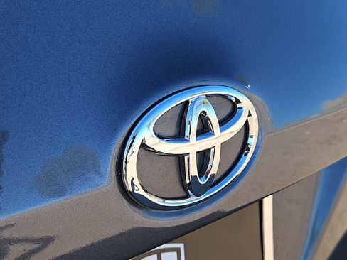 Used 2019 Toyota Corolla L image 11