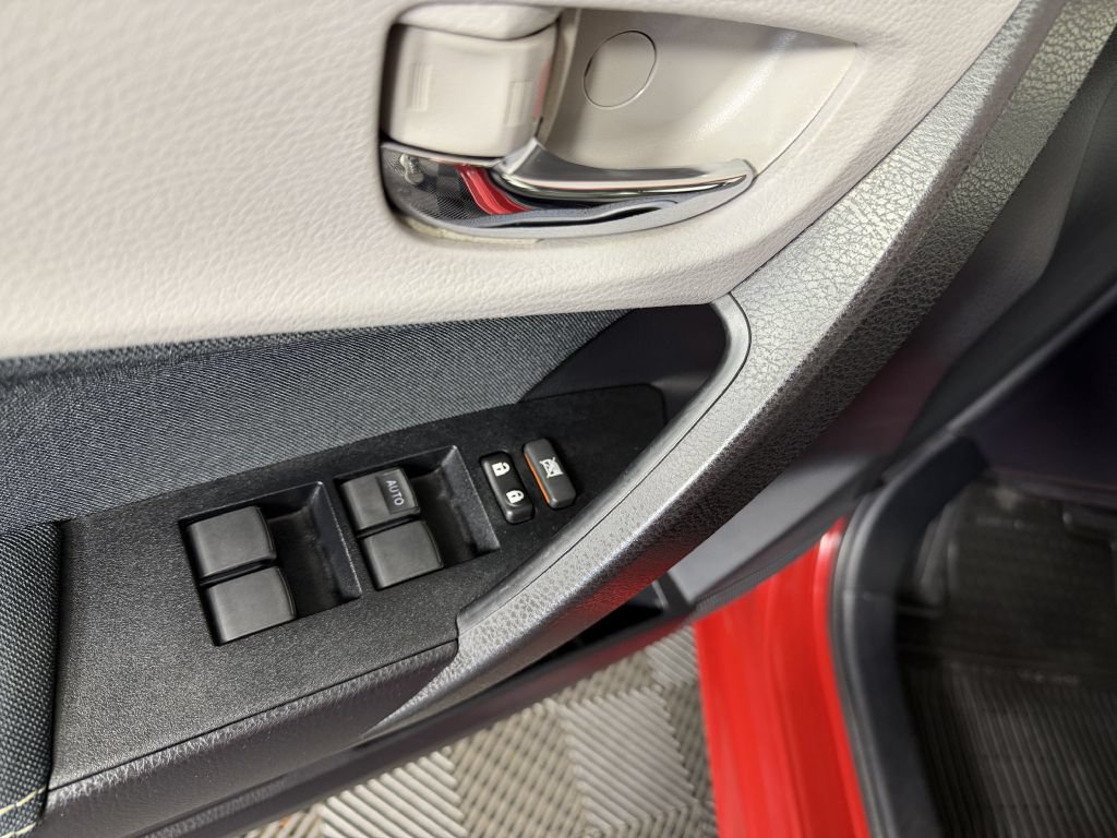 Used 2015 Toyota Corolla LE FWD image 23