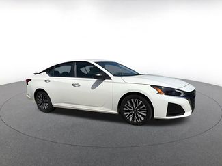 Used 2025 Nissan Altima 2.5 SV video 2