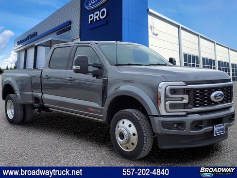 New 2025 Ford F450 Platinum image 1