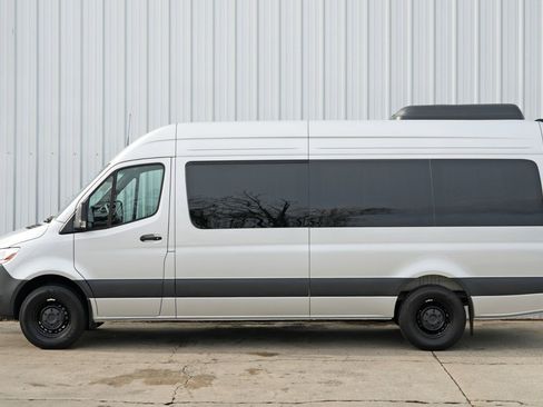 Used 2024 Mercedes-Benz Sprinter 2500 image 42