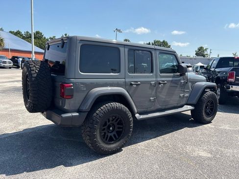 Used 2020 Jeep Wrangler Unlimited Sahara AWD/4WD image 3