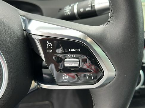 Used 2020 Jaguar XE S image 13