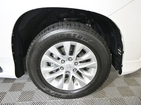 Used 2014 Lexus GX 460 w/ Premium Package AWD/4WD image 11