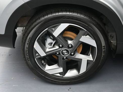 Used 2025 Hyundai Venue SEL FWD image 5