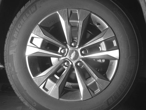 Used 2025 Nissan Rogue SV FWD image 15