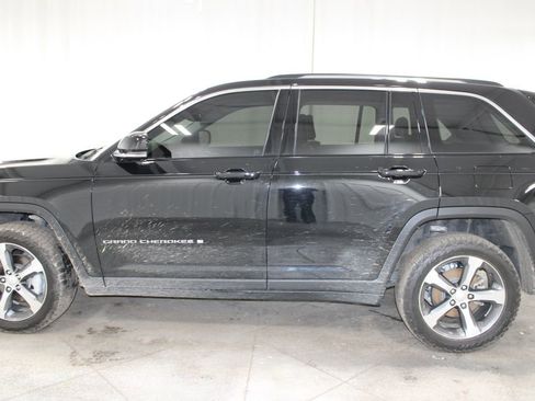 Used 2023 Jeep Grand Cherokee Limited image 6