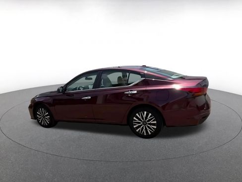 Used 2025 Nissan Altima 2.5 SV FWD image 10