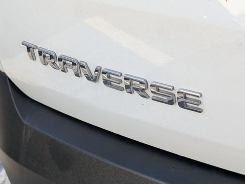 Used 2023 Chevrolet Traverse LT image 17
