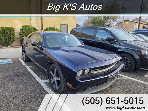 Used 2013 Dodge Challenger SXT image 1