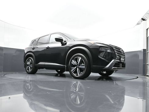 Used 2025 Nissan Rogue SL AWD/4WD image 51