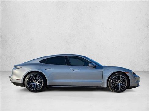 Used 2021 Porsche Taycan image 8