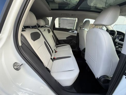 New 2026 Volkswagen Taos SE AWD/4WD image 23