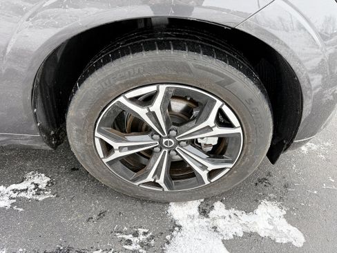 Used 2022 Volvo XC60 B5 Momentum w/ Climate Package image 11