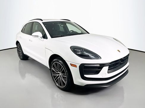 Certified 2025 Porsche Macan image 7