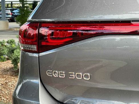 Certified 2023 Mercedes-Benz EQB 300 4MATIC image 36