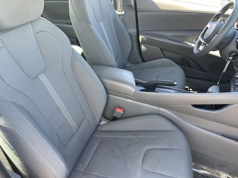 Used 2024 Hyundai Elantra SE image 10