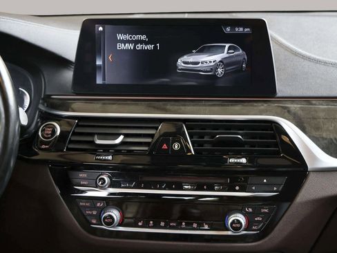 Used 2017 BMW 540i xDrive image 19