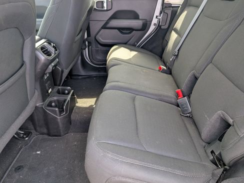 Used 2021 Jeep Wrangler Unlimited Sahara AWD/4WD image 9