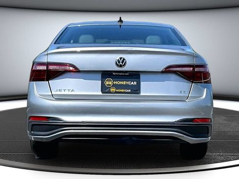 Used 2024 Volkswagen Jetta SE FWD image 5