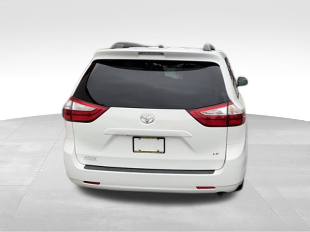 Used 2016 Toyota Sienna LE FWD image 28