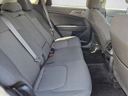 Used 2025 Kia Sportage LX FWD image 17