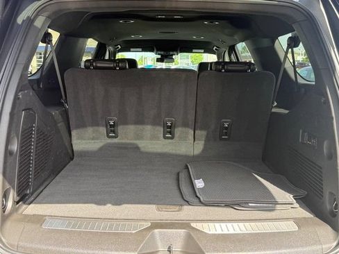 Used 2024 Chevrolet Suburban Z71 w/ Luxury Package AWD/4WD image 5
