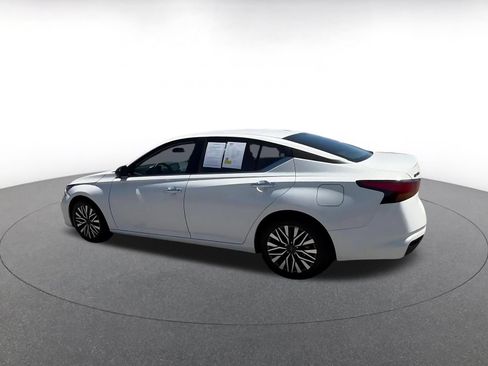 Used 2025 Nissan Altima 2.5 SV FWD image 10