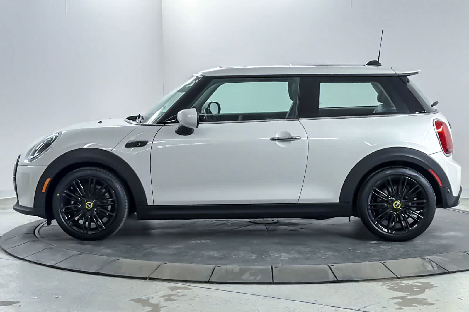 Used 2024 MINI Cooper SE FWD image 5