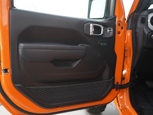 Used 2025 Jeep Wrangler Unlimited Sport AWD/4WD image 18