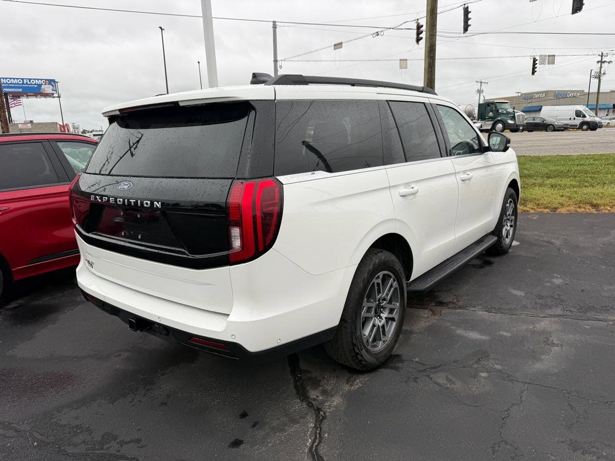 Used 2025 Ford Expedition Active AWD/4WD image 6