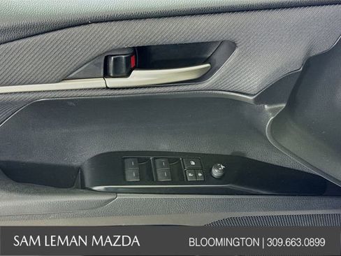 Used 2025 Toyota Camry SE image 17