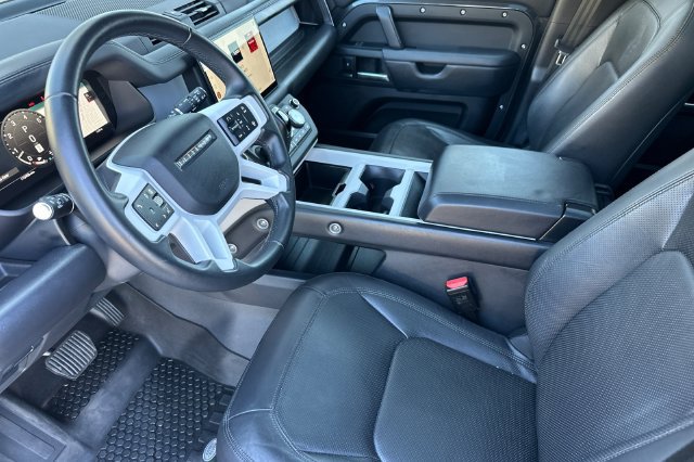 Certified 2025 Land Rover Defender 130 X-Dynamic SE AWD/4WD image 9