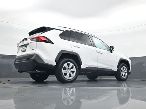 Used 2020 Toyota RAV4 LE FWD image 25