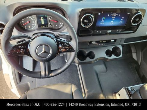 Used 2025 Mercedes-Benz Sprinter 2500 image 29