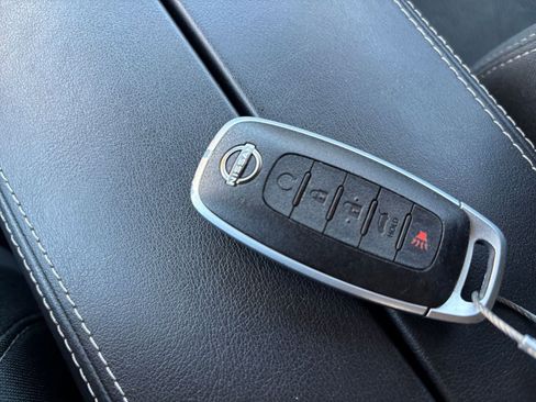 Used 2025 Nissan Rogue SV image 27