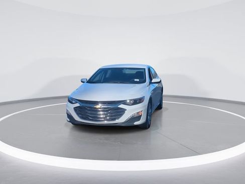 Used 2024 Chevrolet Malibu LT image 3