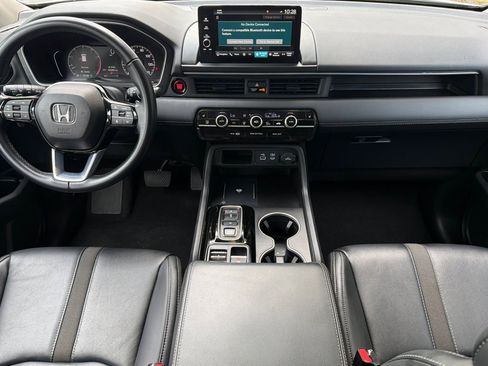 Used 2025 Honda Pilot Touring image 17