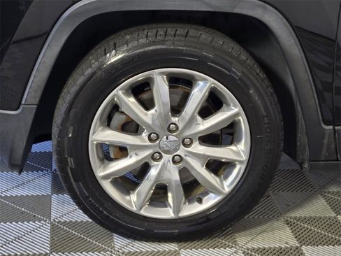 Used 2016 Jeep Cherokee Limited image 5
