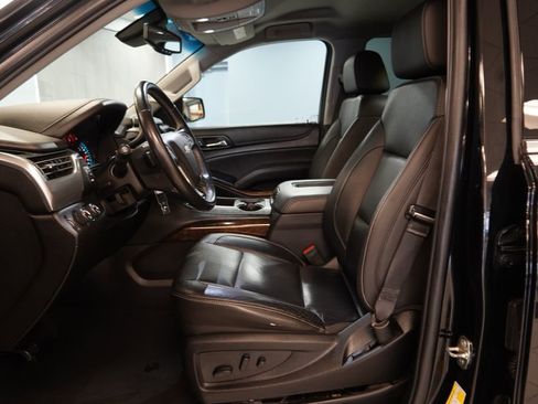 Used 2020 Chevrolet Suburban LT image 5