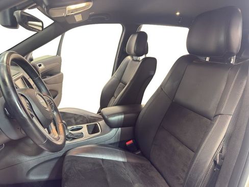 Used 2018 Jeep Grand Cherokee Altitude image 14
