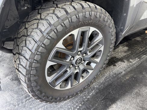 Used 2022 Toyota Tundra Limited image 6