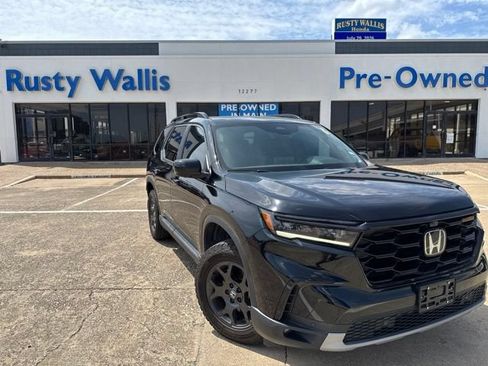 Used 2025 Honda Pilot TrailSport image 1