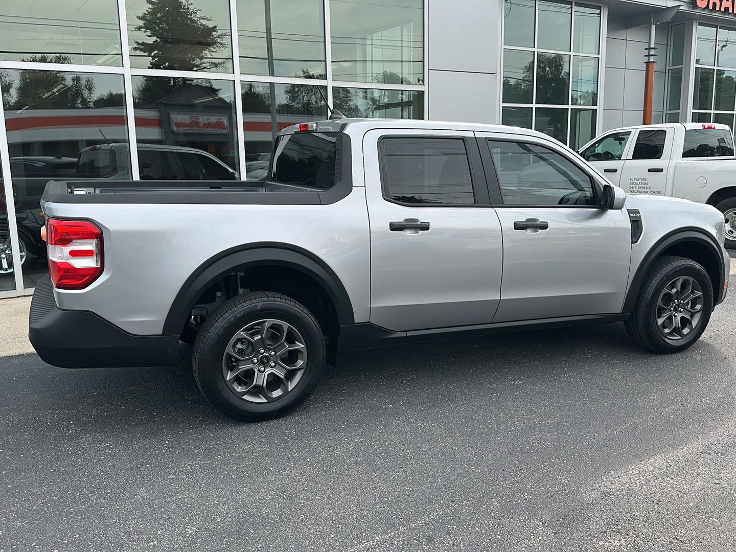 Used 2023 Ford Maverick XLT w/ XLT Luxury Package FWD image 3